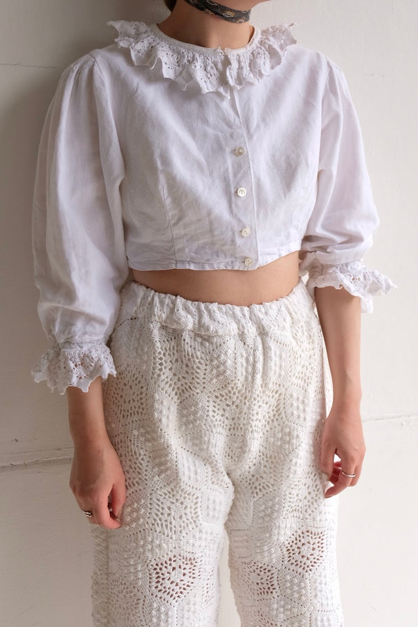 frill collar cropped blouse