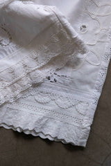 cutwork lace frill half pants