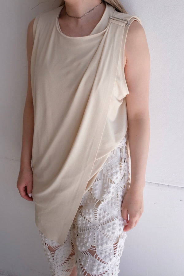 asymmetry no sleeve top