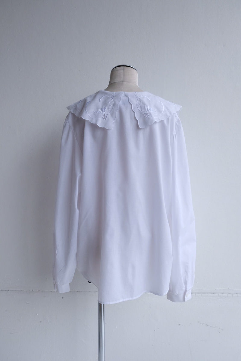 frill collar  blouse