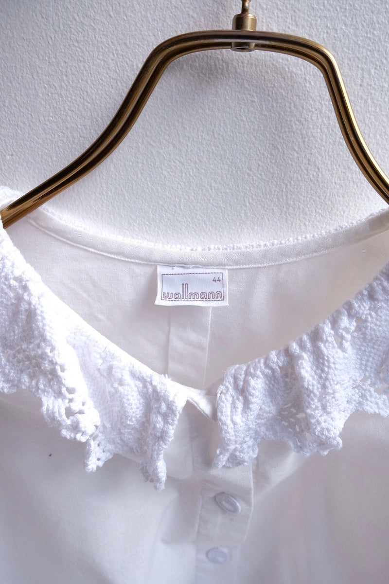 frill collar  blouse