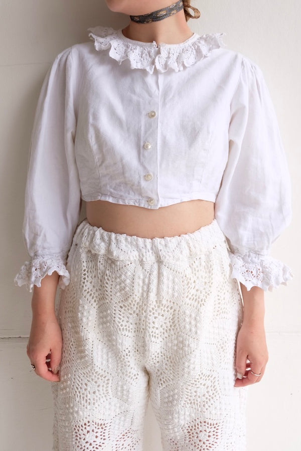 frill collar cropped blouse